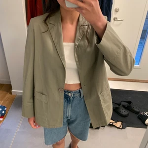 NAKD kavaj 36 - Härlig khakigrön kavaj från NAKD St 36  Fraktar ej  