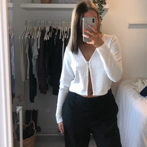 vit topp - En vit topp från H&M 🤍🤍
