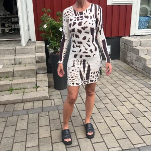 Ivyrevel Klänning - Klänning från Ivryrevel i storlek xs. Köptes för några år sedan men knappt använd. Kontakta mig för mer info!