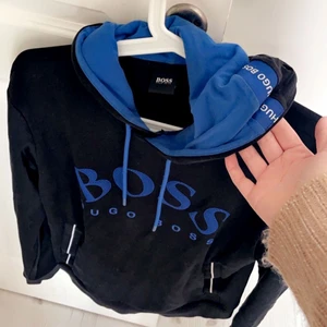 Hugo boss  - Jätte fin knappt använd Hugo boss Hoodie passar tjrjer och killar strl s 