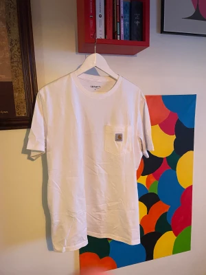 Carhartt tshirt! - Återigen, ett plagg som tyvärr knappt har använts. Max 2-3 gånger?? Tyvärr är den lite för liten för mig. Ta chansen och knip en asfet carhartt tisha! Fixar frakt och mer bilder om så önskas!