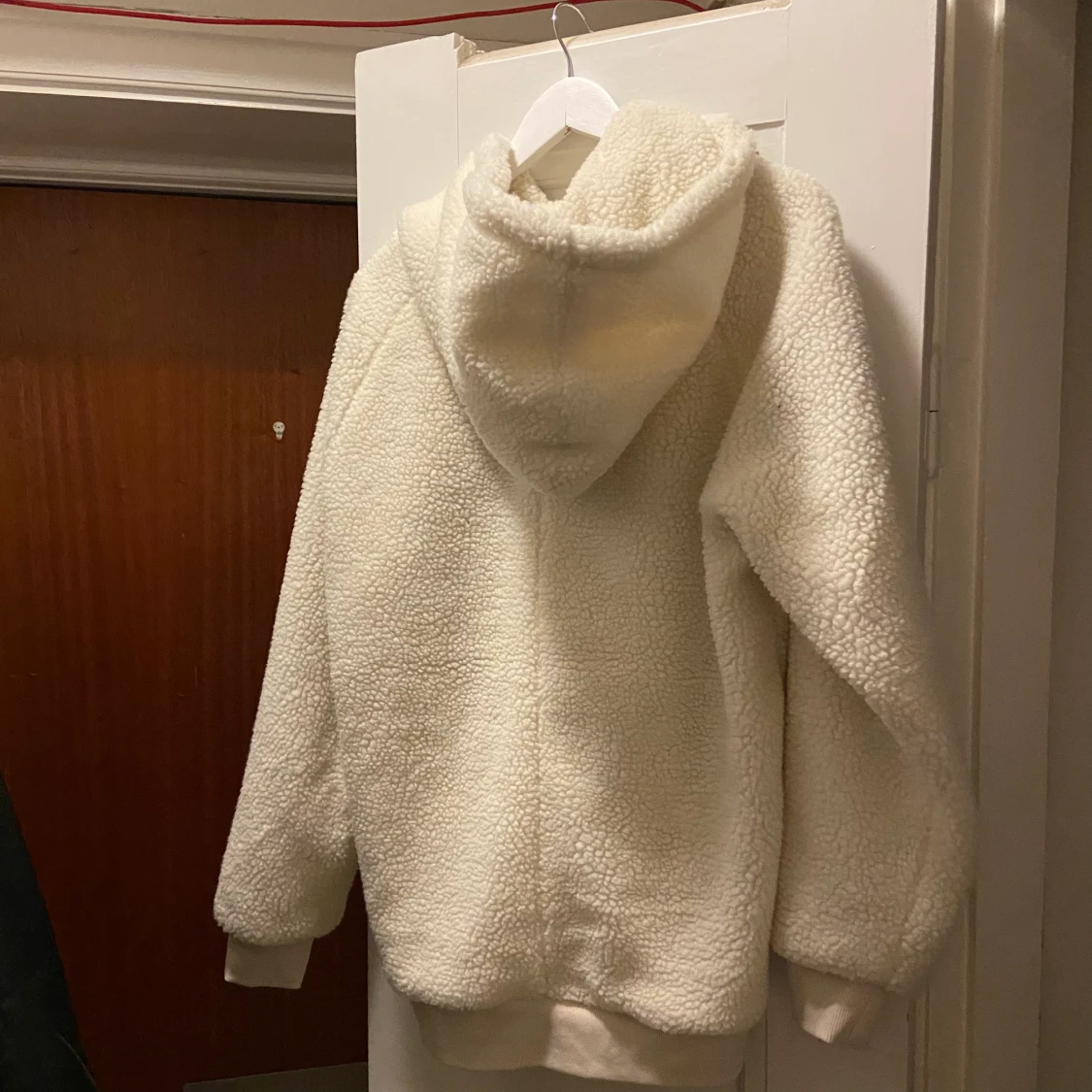 Tjocktröja i teddymaterial  - 90