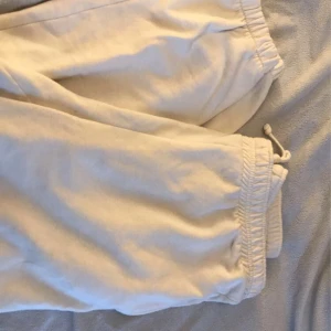 Mjukisbyxor  - Säljer dessa mjukisbyxor då jag aldrig använder dom. Sitter jätte fint på. Köp genom knappen” köp nu”