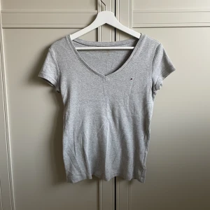 T-shirt  - Två stretchiga och sköna T-shirts. Man kan både köpa en eller båda. 50kr en. Skriv för fler frågor eller bilder :)