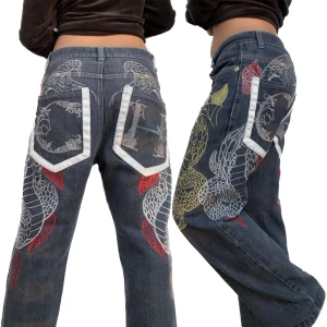 baggy jeans - sällsynta baggy jeans från Crown Hofder. midjemått: ca 84 cm. innerbenslängd: ca 72 cm. Skriv om ni har några frågor! Buda gärna💋💋ENDAST SERIÖSA BUD!