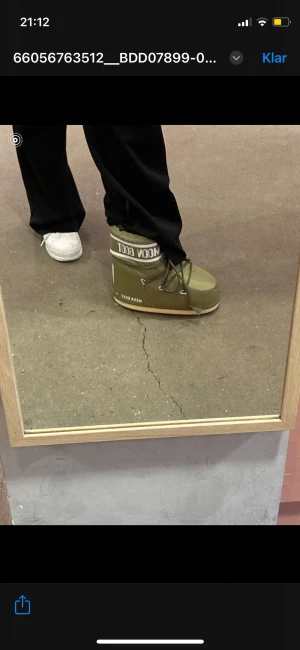 Moon boots  - Säljer mina moon boots pga att jag har två par likadana därav kommer dem inte till användning, använda i en säsong, inga större defekter 