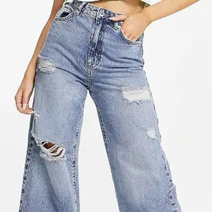 Oanvända Nya jeans från ASOS i storlek 46 Ny pris -459kr Ej använda pga att dem ej passade Köparen betalar frakt 