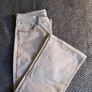 Weekday Limited Edition - Helt oanvända Weekday Limited Edition. Fick hem i släpp men tyvärr inte min size. Dock riktigt snygga!