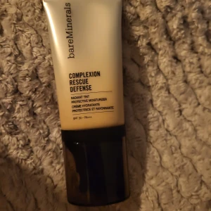 BareMinerals complexion rescue defense - BareMinerals complexion rescue defense. 50ml. Endast testad.