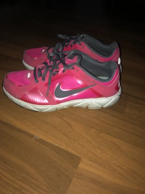 Nike  - Nike stor i storleken 38
