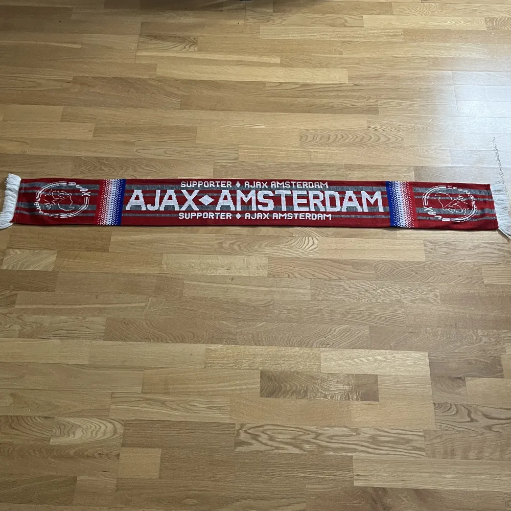Ajax Amsterdam halsduk i bra skick!. Övrigt.
