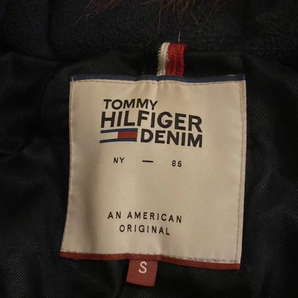 Tommy Hilfiger jacka storlek s, väldigt bra skick (tar endast swish). Takit.