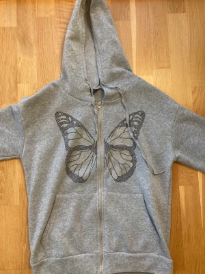 Y2k hoodie  - Lite y2k inspererad zip hoodie från SHEIN Helt oanvänd  50kr + frakt  Strl S 