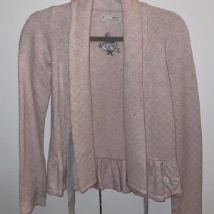 Odd Molly kofta  - Rosa odd Molly tröja i storlek 0, använd ca 2 gånger 