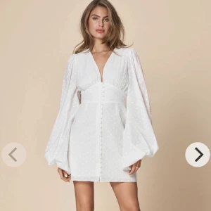 Adoore klänning - Storlek 42, använd en gång på studenten ❤️ pris 900kr