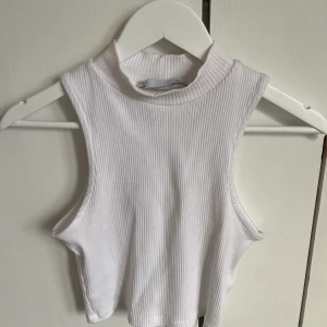 Ribbad linne - Vitt ribbat linne från Lager 157. Använd en gång. Köpare står för frakten☺️