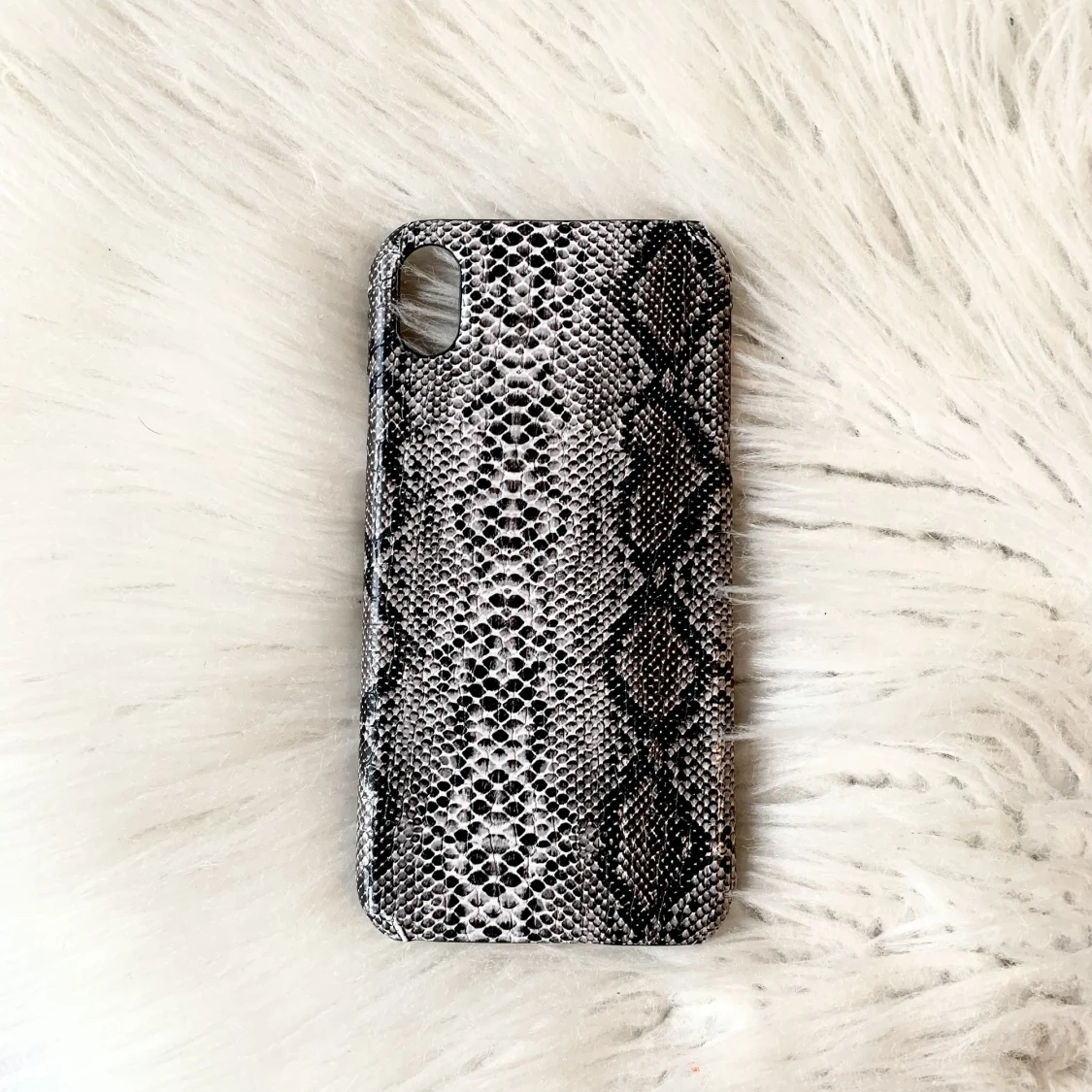 iPhone XR skal ormar 