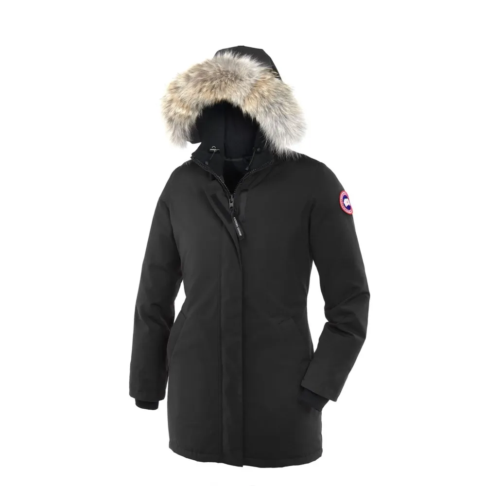 Canada goose Victoria parka st 46 (L) Helt ny med prislapp, säljer pga att den är stor på mig, men förutom de så är det inget fel på den alls. Saknas kvitto.   Pris kan diskuteras vid snabb affär.   Posta/mötas upp Skriv för fler bilder osv. Jackor.