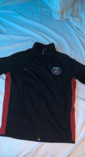 PSG Tröja - Använt fåtal gånger. I ett väldigt bra skick. Storlek M