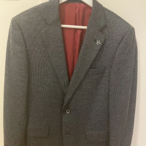 Van Gils blazer size 46 - Navy blue with white details blazer from the brand Van Gils. Size 46, only had it 2 times. 