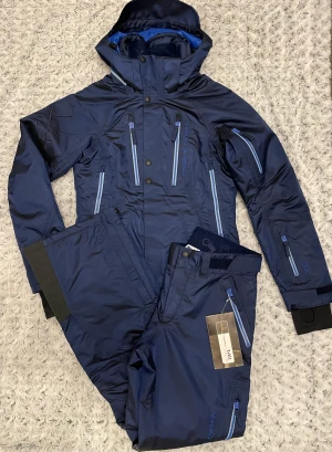Skidkläder  - Säljer nya dam skidkläder i storlek S med prislapp kvar  Färg metalblå/Marinblå 