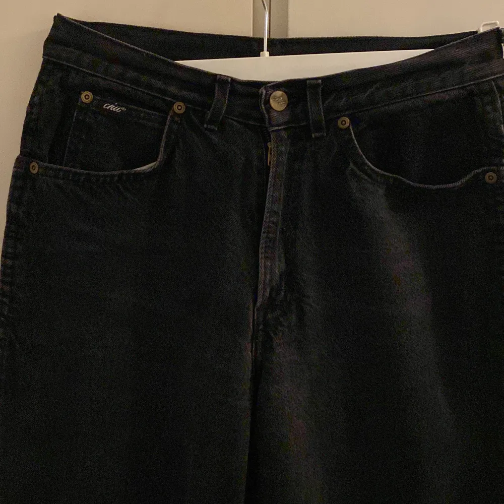 svarta vintage jeans!. Jeans & Byxor.