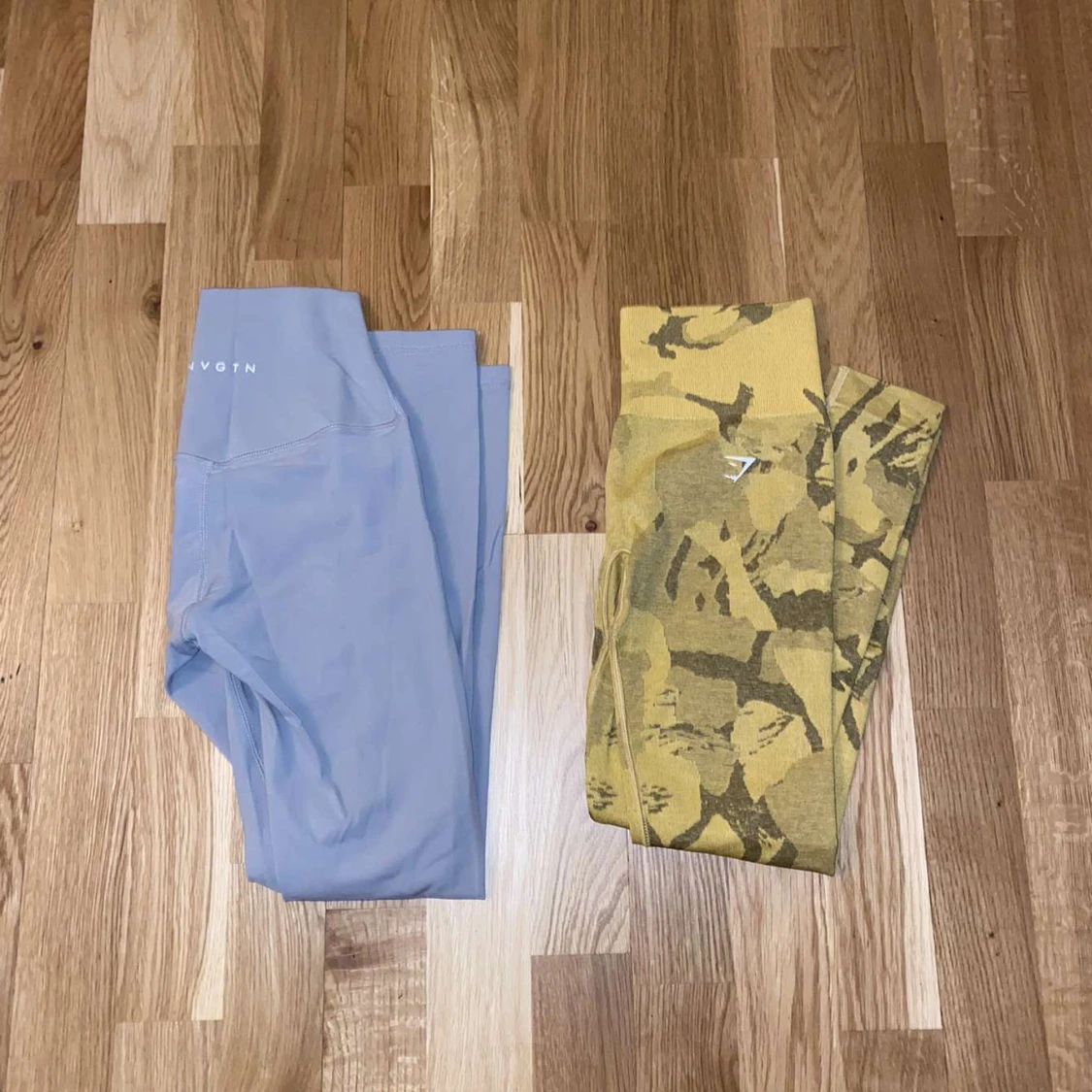 Gråa nvgtn och den gula är gymshark 