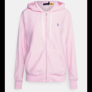 Polo  - Rosa polo zip hoodie, skriv privat för fler bilder , köptes för 1100kr