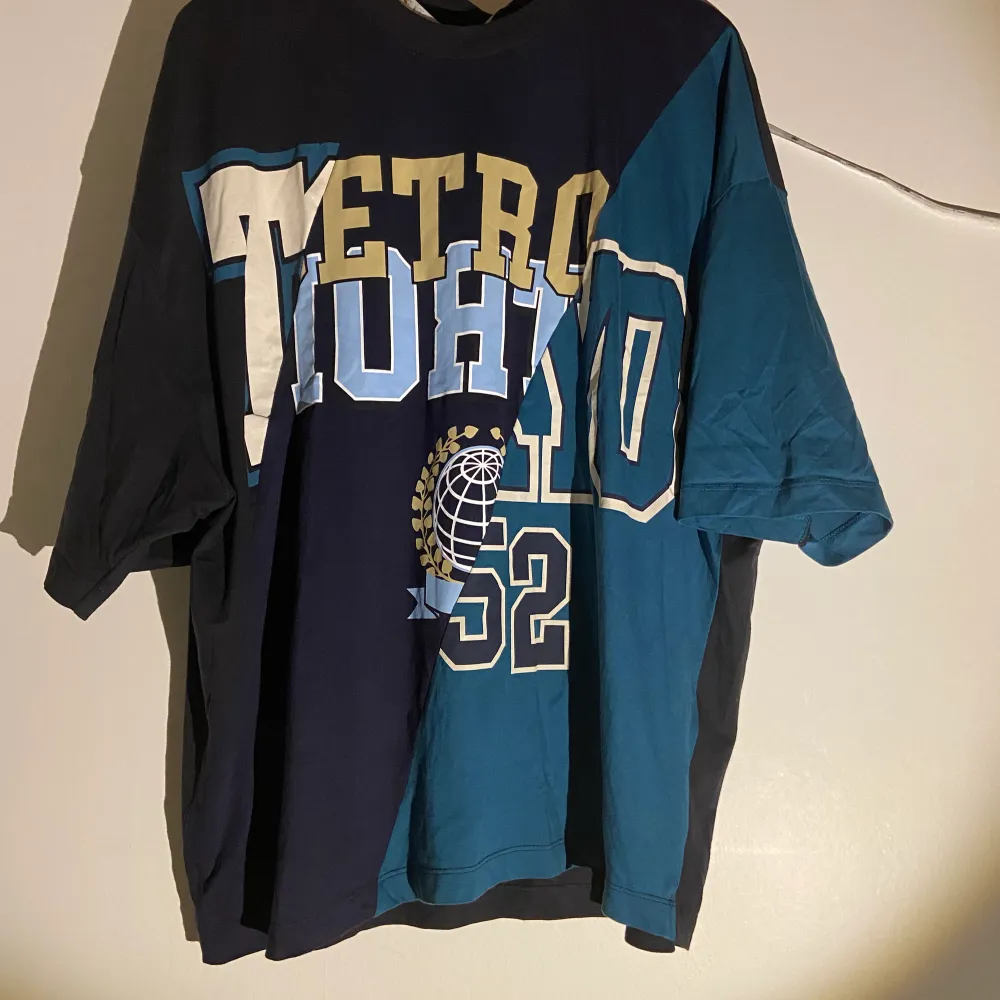 Oversized T-Shirt i bea skick. Storlek L och lång i ärmarna.. T-paidat.