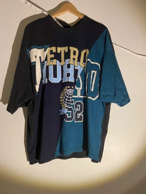 Oversized T-Shirt - Oversized T-Shirt i bea skick. Storlek L och lång i ärmarna.