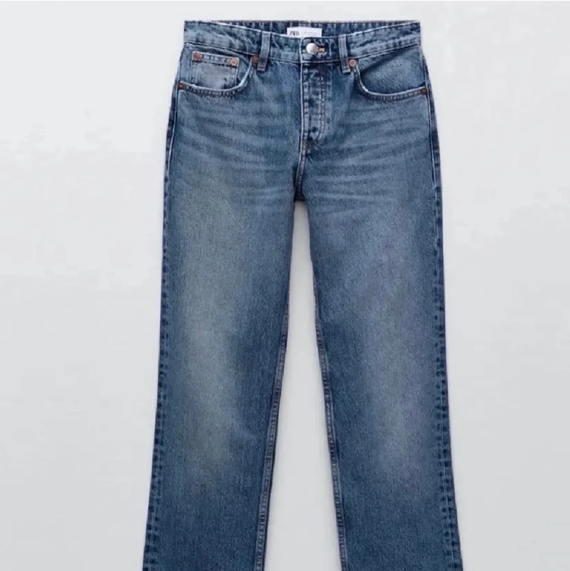 Mid rise straight leg jeans från zara - 90
