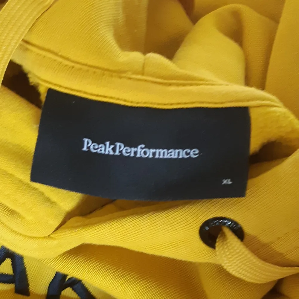 Peak Performance Hoodie Storlek L Färg:Gul Nyskick. Hoodies.