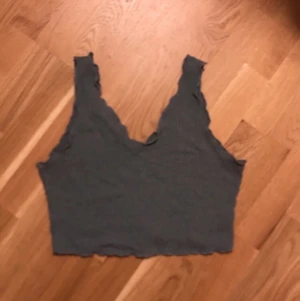 Blue top - I bought these 5 months ago. I don’t use them anymore. If you are a size medium or large, they will hug the top part of your body. They aren’t very tight on the bust. 