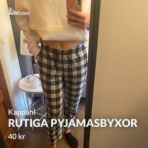 Rutiga pyjamasbyxor i vitt och blått från Kappahl  Storlek S 40 kr + frakt