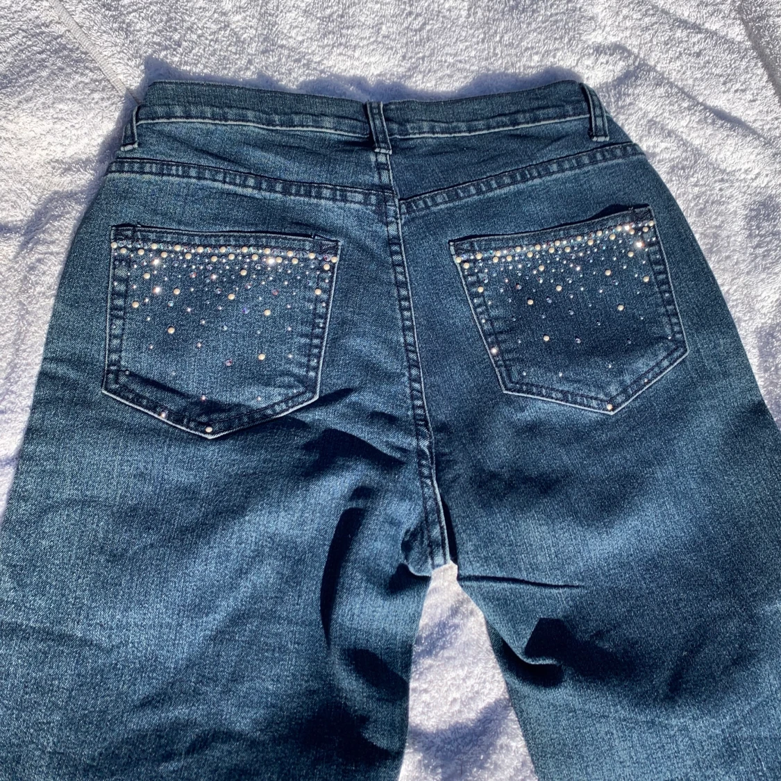 Coola jeans med rhinestones - 90