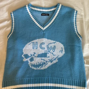 Väst - Jättecool stickad väst från Shein. Säljer pga inte min stil längre. 