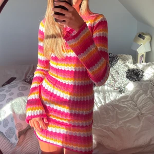 Bershka klänning  - Fin klänning i stl Xs, använd vid ett tillfälle:) 