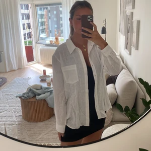 Linneskjorta - Helt ny linneskjorta ifrån only säljes pga råka köpa 2. Slutsåld överallt.  Storlek S 