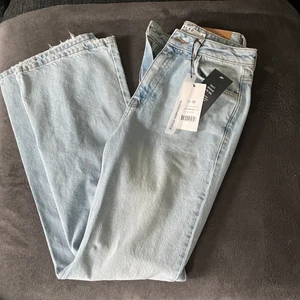 Helt nya NAKD jeans - Nya vida jeans från NAKD med lappen kvar, storlek 36, Säljer dessa eftersom jag har ett par likadana, nypris 700kr