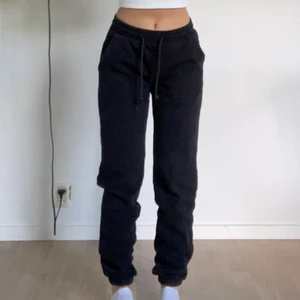 Lågmidjade mjukisbyxor - Byxor från h&m, jag är 155cm🤍köparen står för frakten på 66kr🤍