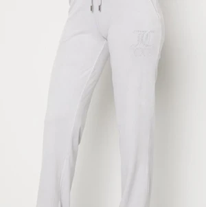 Juicy couture  - Säljer mina juicy couture byxor i strl s då de inte är så mkt till användning längre! Knappast använt de!  399+frakt! 