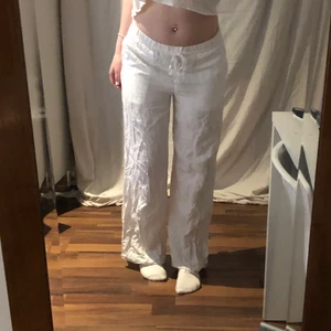 Linnebyxor ifrån hm i storlek xs - Linnebyxor ifrån hm i storlek Xs passar mig super bra som är 160!💕