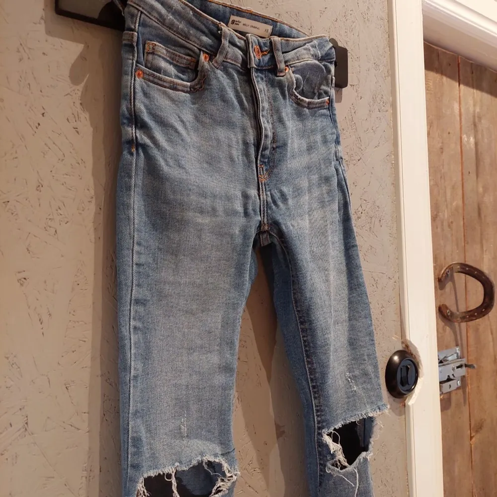 Jättefina och sköna blå jeans ifrån Perfect jeans men säljes då jag inte kan ha dom. Jeans & Byxor.