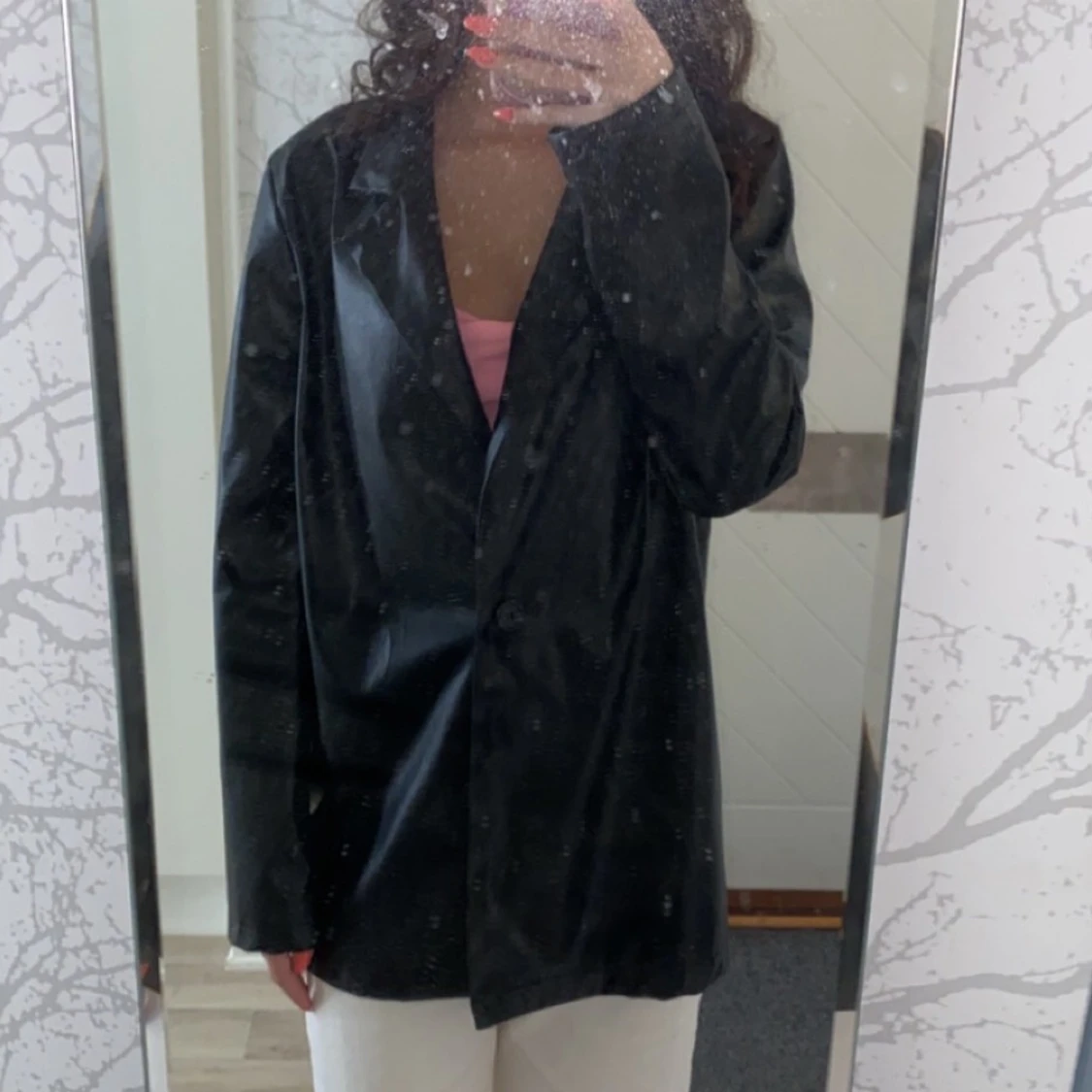 Fejk skinns kavaj SVART