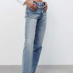 Helt nya jeans från zara med en skit snygg tvätt, aldrig andvända. Säljer på grund av att dom är för korta för mig, jag är 172 cm lång. Köparen står för frakten🤍 Nypris: 359kr