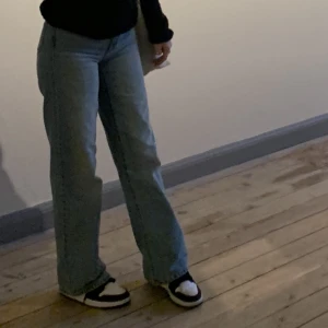Blå jeans - Midwaist jeans använda fåtal gånger då jag har 2 par! 