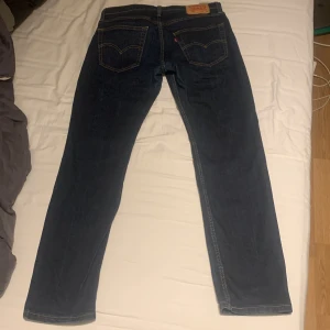 Levi jeans 502 - Levi Jeans Straight 502 33W 34L Inget fel på jeansen dem blev bara små på mig. Nyköps pris 900kr 