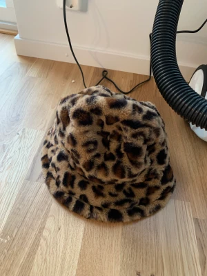 Leopard hatt  - Använd fåtal gånger 