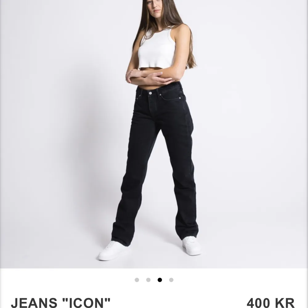 Köpte för några dagar swn och har inte kvittot kvar, de är från lager o är i stl S.  Ny pris 400kr men säljer den för 250 plus frakt , har även i ljus blå men de är i stl xs. Jeans & Byxor.