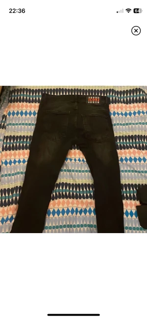 Dsquared jeans - Dsquared jeans aldirg använda säljer pga dom är för stora